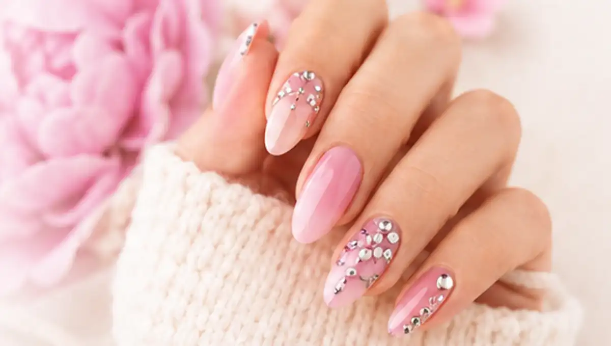 Rosa Nageldesign mit gepflegten Nägeln bei D & A Nails Nagelstudio in Geldern